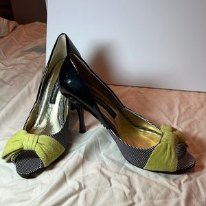 Never worn Beverly Feldman pumps